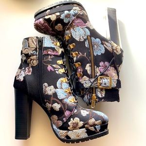 Heeled boots